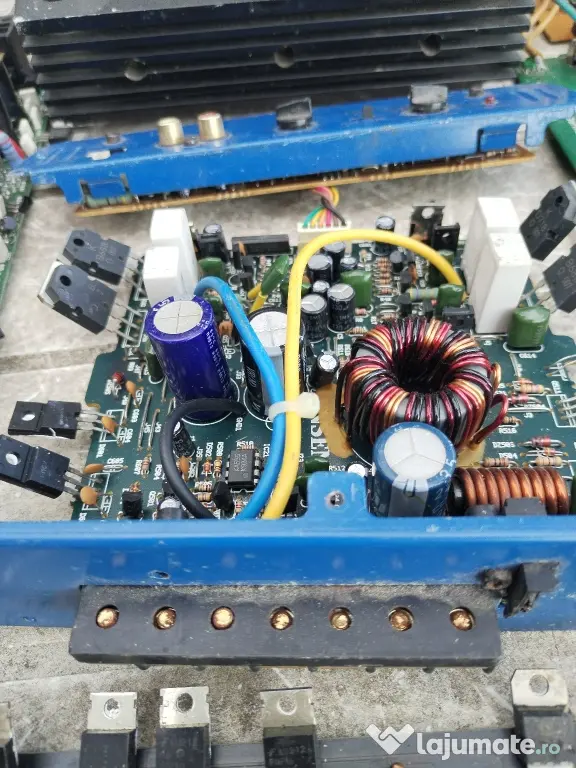 plăci amplificatoare bass auto 12v