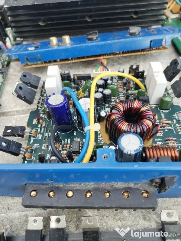 plăci amplificatoare bass auto 12v