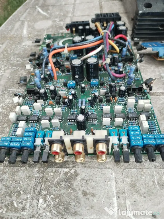 plăci amplificatoare bass auto 12v