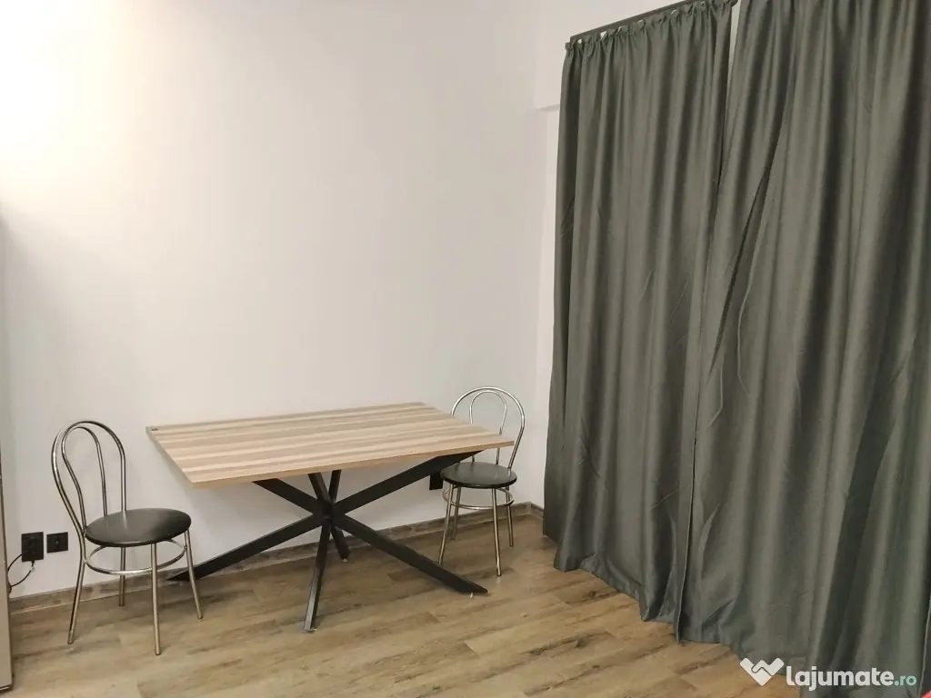 Garsonieră de vânzare- 30,6 m²