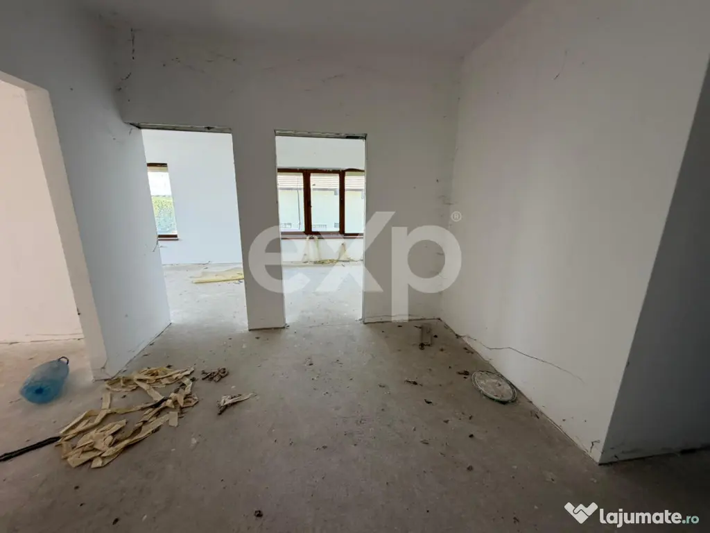 Casa spatioasa cu 5 dormitoare, Teren 1000mp, Butimanu -Ungu