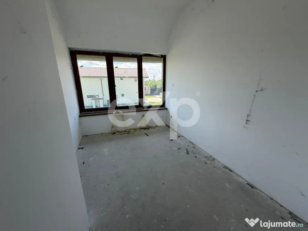 Casa spatioasa cu 5 dormitoare, Teren 1000mp, Butimanu -Ungu