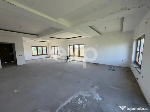 Casa spatioasa cu 5 dormitoare, Teren 1000mp, Butimanu -Ungu