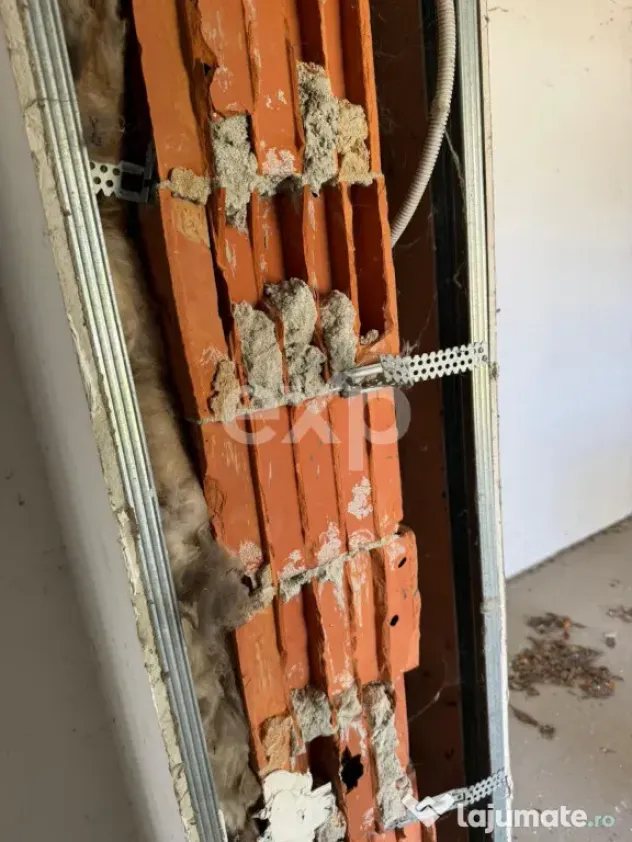 Casa spatioasa cu 5 dormitoare, Teren 1000mp, Butimanu -Ungu