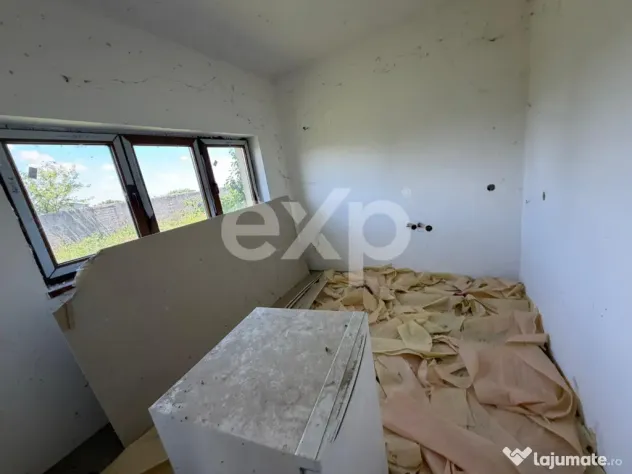 Casa spatioasa cu 5 dormitoare, Teren 1000mp, Butimanu -Ungu