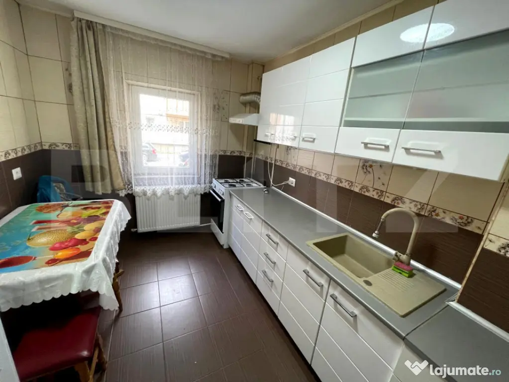 Apartament 2 camere, parter - zona Burdujeni