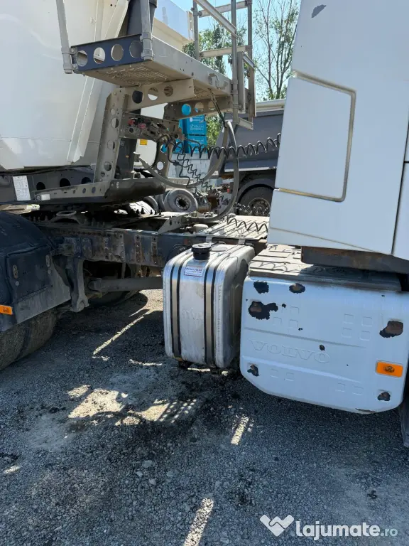 Semiremorca Schmitz, an 2023, unic proprietar. VOLVO FH 460, an 2014, Euro 6