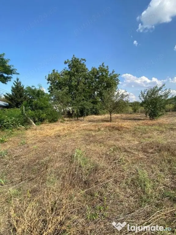 Vând Teren 1500m (Sau 2 loturi a câte 750m fiecare) (Preț negociabil)