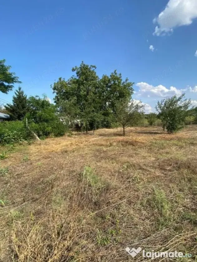 Vând Teren 1500m (Sau 2 loturi a câte 750m fiecare) (Preț negociabil)