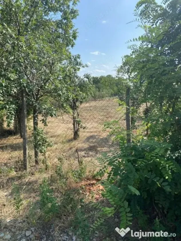 Vând Teren 1500m (Sau 2 loturi a câte 750m fiecare) (Preț negociabil)