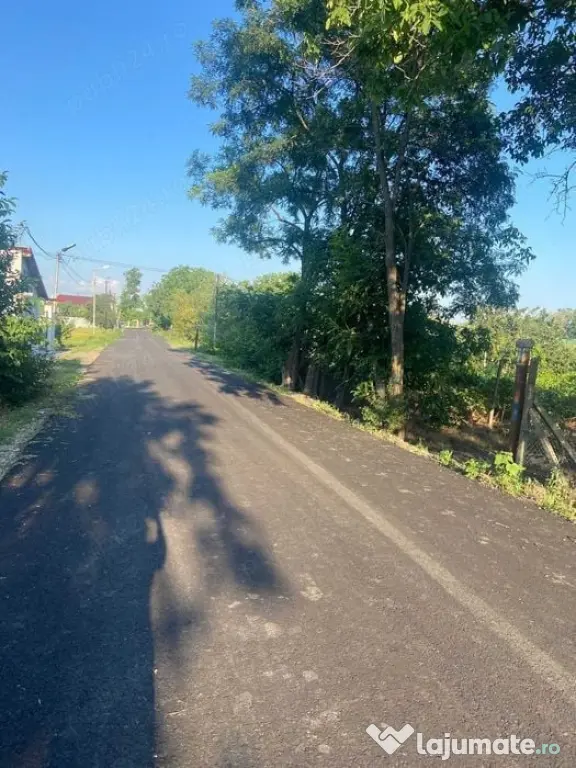 Vând Teren 1500m (Sau 2 loturi a câte 750m fiecare) (Preț negociabil)