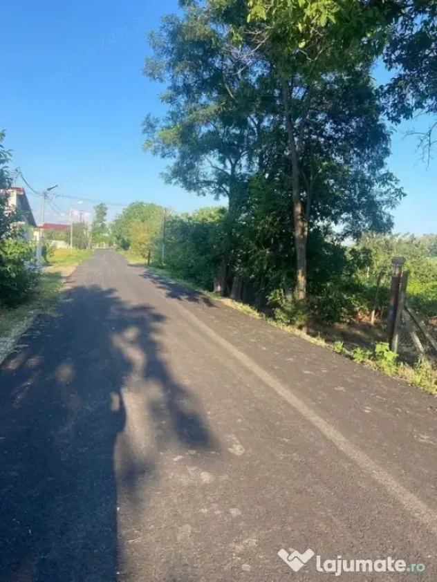 Vând Teren 1500m (Sau 2 loturi a câte 750m fiecare) (Preț negociabil)