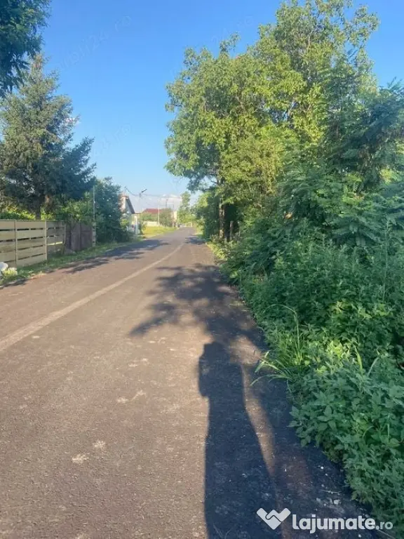 Vând Teren 1500m (Sau 2 loturi a câte 750m fiecare) (Preț negociabil)