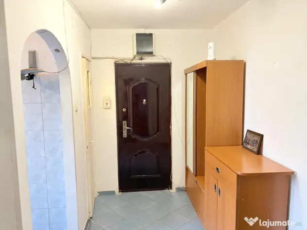 Direct proprietar! Apartament 3 camere decomandat - metrou Valea Ialomitei