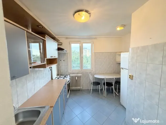 Direct proprietar! Apartament 3 camere decomandat - metrou Valea Ialomitei