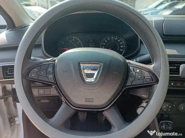 Vând Dacia Logan 3