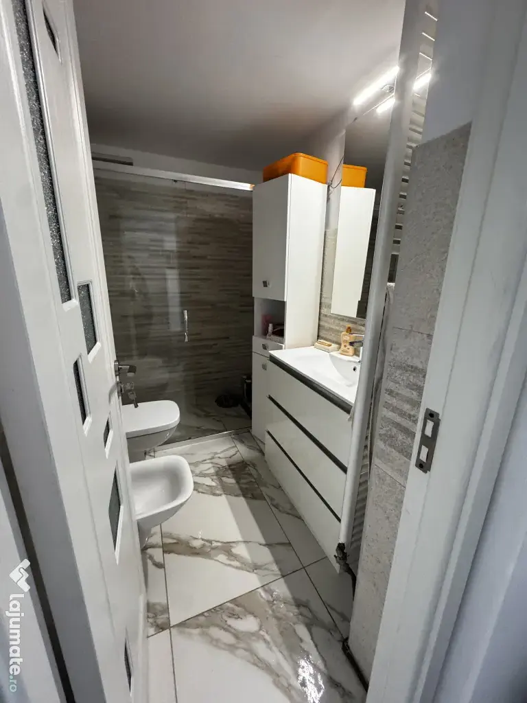 Vand apartament 2 camere decomandat Confecții