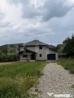 Casa 4 camere, 250 mp, zona Rasnov