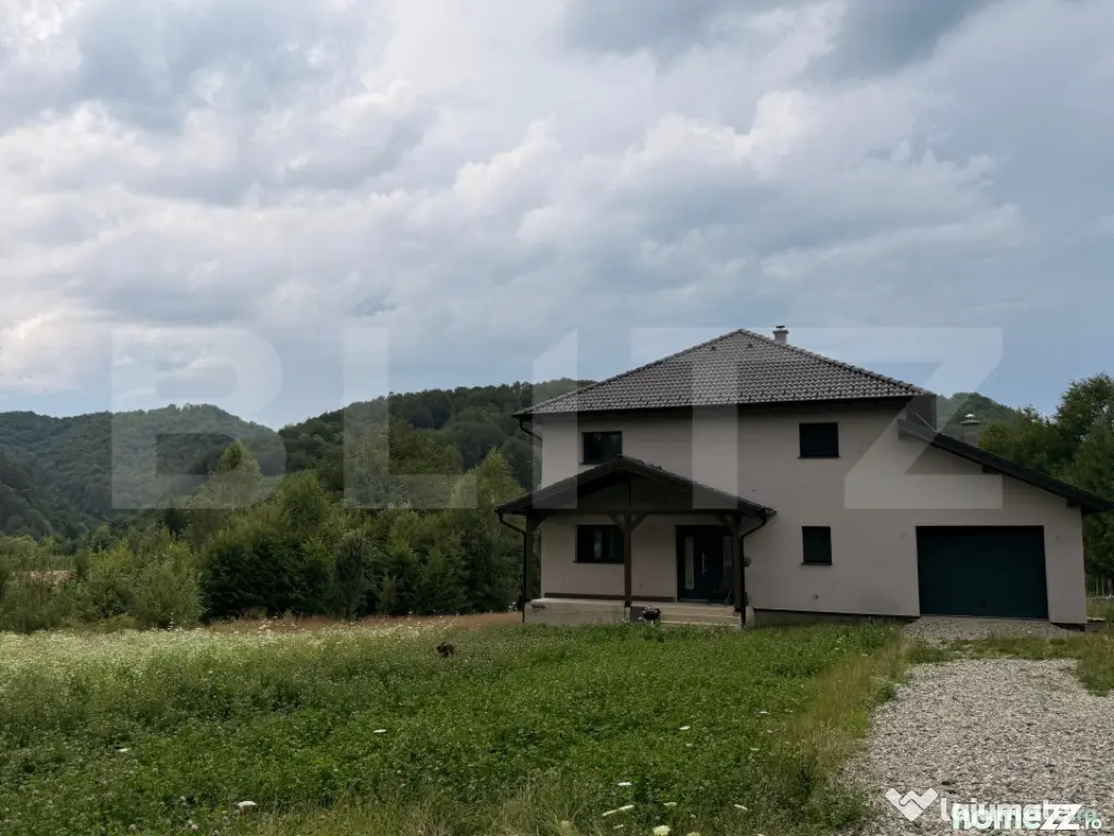 Casa 4 camere, 250 mp, zona Rasnov - Rasnov (Brasov)