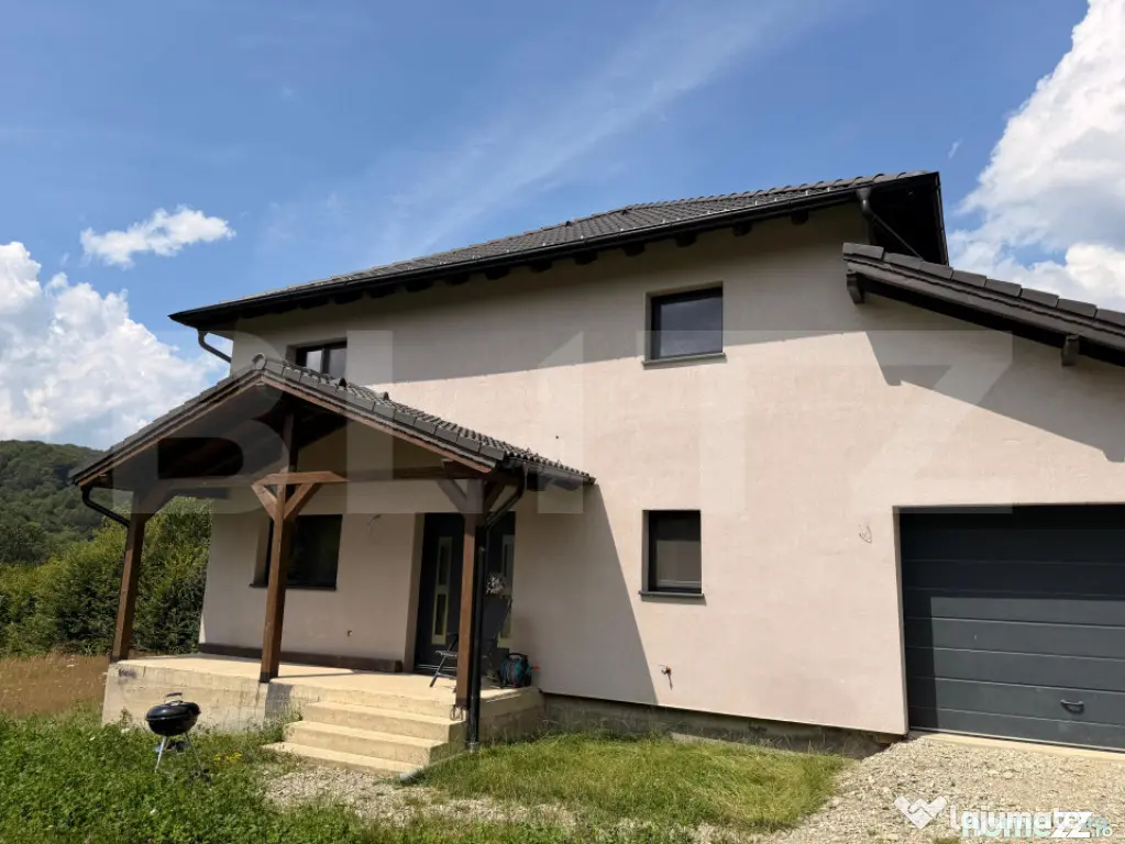 Casa 4 camere, 250 mp, zona Rasnov - Rasnov (Brasov)