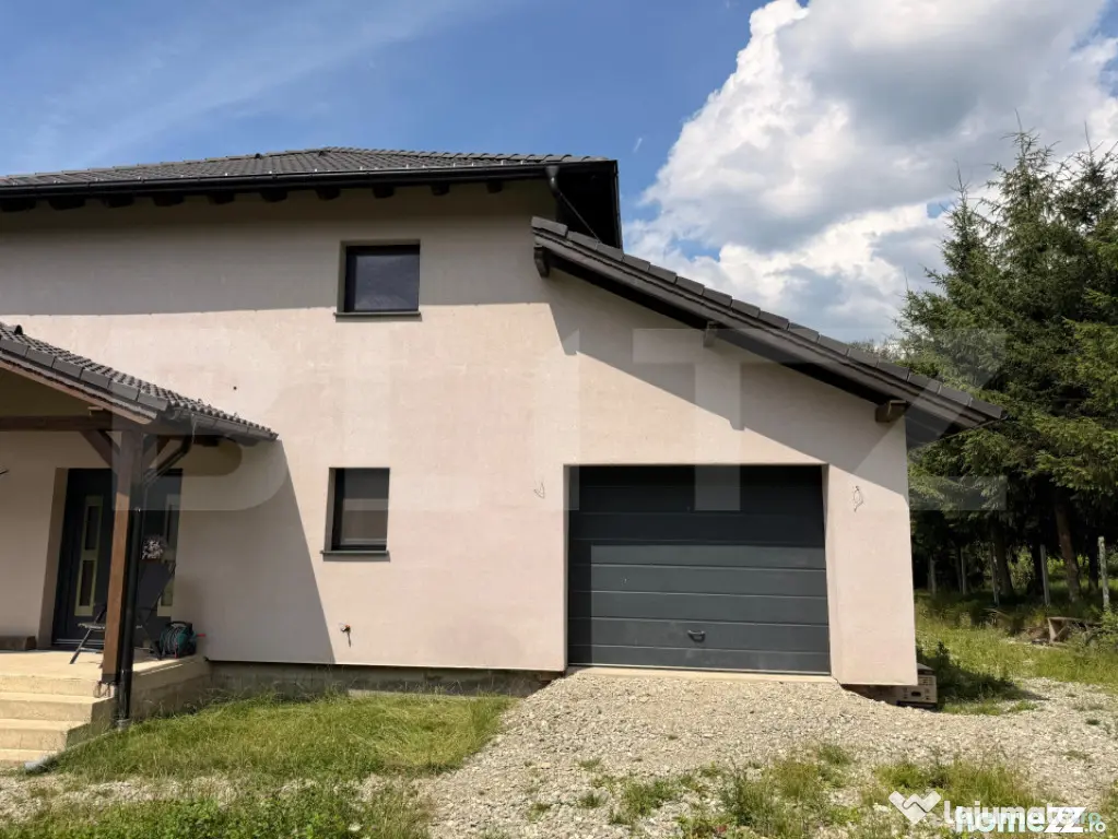 Casa 4 camere, 250 mp, zona Rasnov - Rasnov (Brasov)