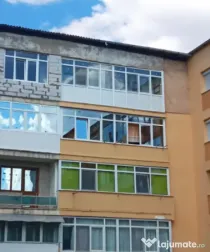 Apartament 4 camere, decomandat, Bals