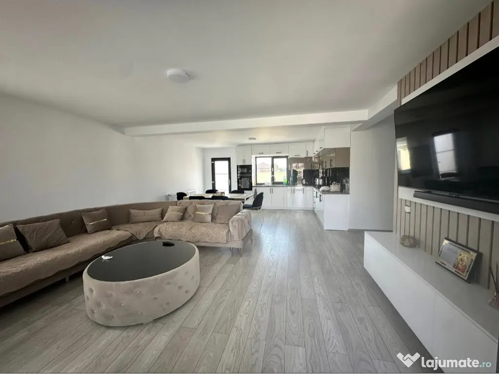 Casa p+1 4 camere Mangalia cartier Dobrogea 1