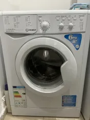 Vând mașină de spălat marca Indesit, 6 kg, 1000 RPM, clasa de energie A