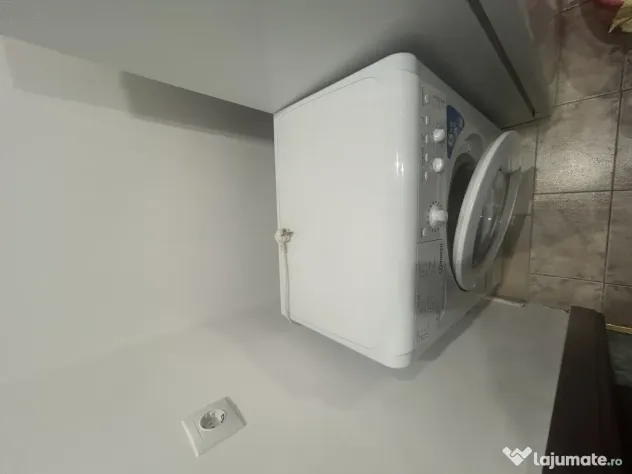 Vând mașină de spălat marca Indesit, 6 kg, 1000 RPM, clasa de energie A