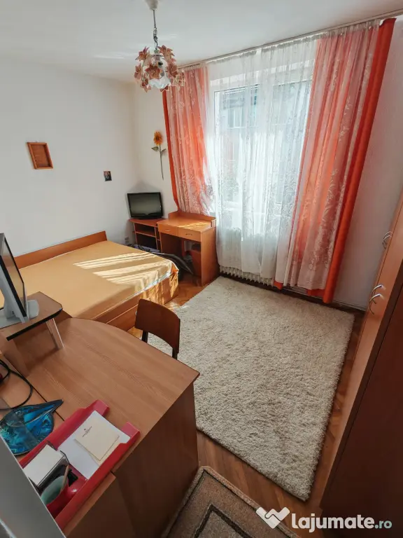 Apartament ultracentral Decebal, parcare, 2 balcoane, caramida, izolat, Bistrița
