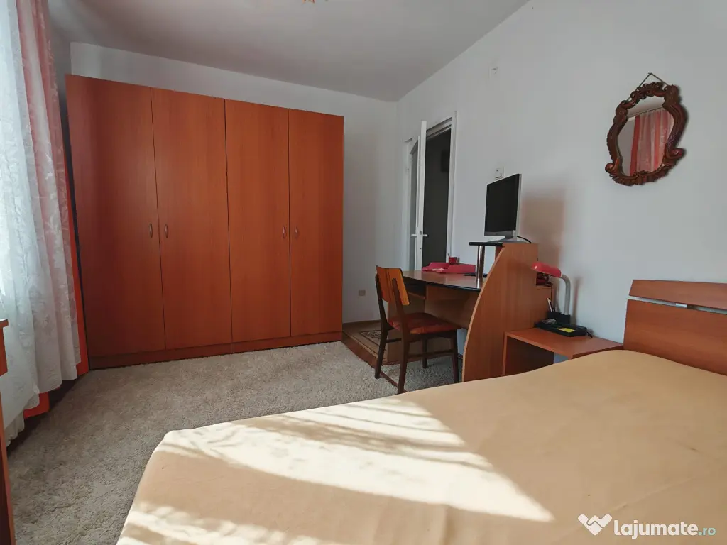 Apartament la cheie ultracentral,3 camere,2 balcoane,caramida,izolat,parcare