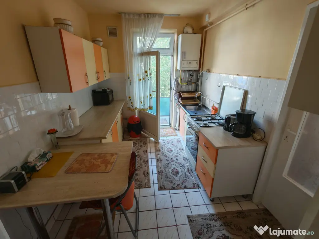 Apartament la cheie ultracentral,3 camere,2 balcoane,caramida,izolat,parcare