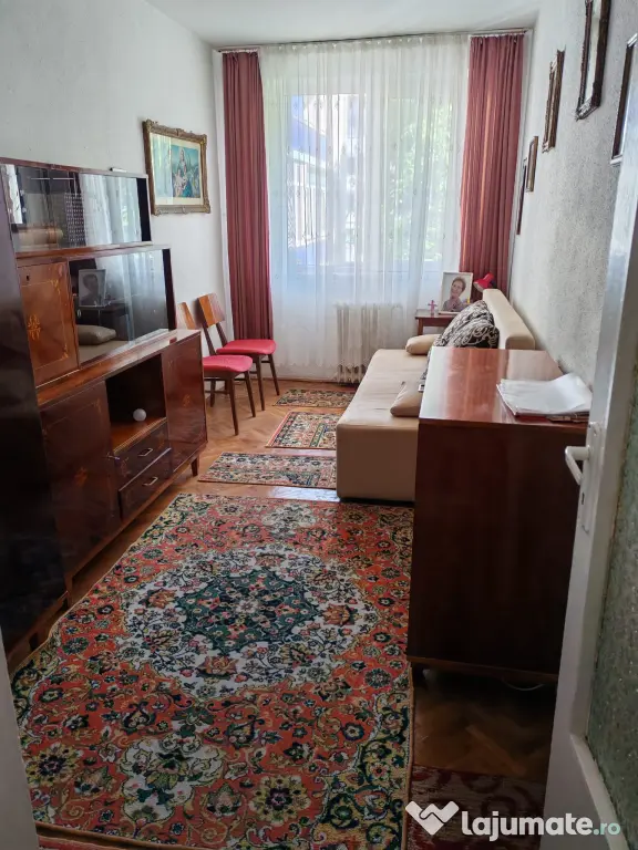 Apartament ultracentral Decebal, parcare, 2 balcoane, caramida, izolat, Bistrița