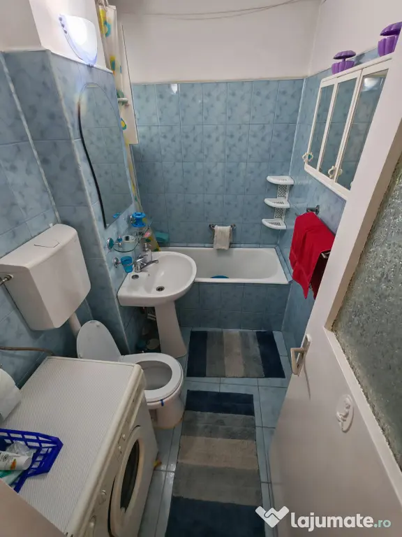 Apartament ultracentral Decebal, parcare, 2 balcoane, caramida, izolat, Bistrița
