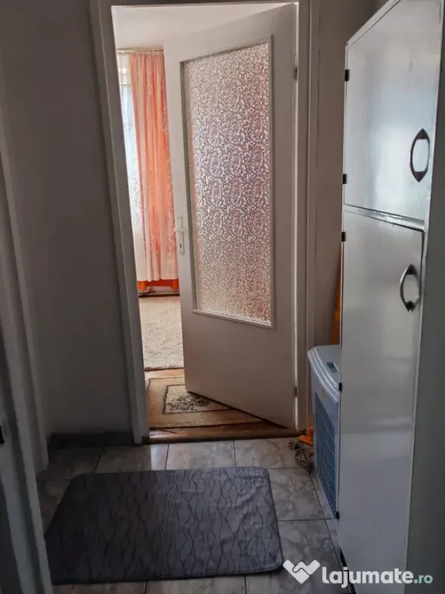 Apartament ultracentral Decebal, parcare, 2 balcoane, caramida, izolat, Bistrița