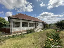 Casă de vânzare, 121 mp, teren și livadă 2.878 mp, local