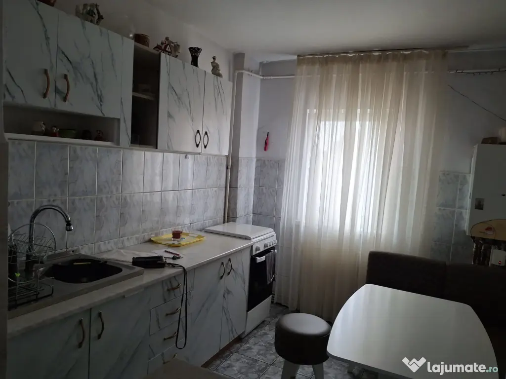 Închiriez apartament 2 camere Valea Aurie Sibiu, mobilat, lift, centrală proprie