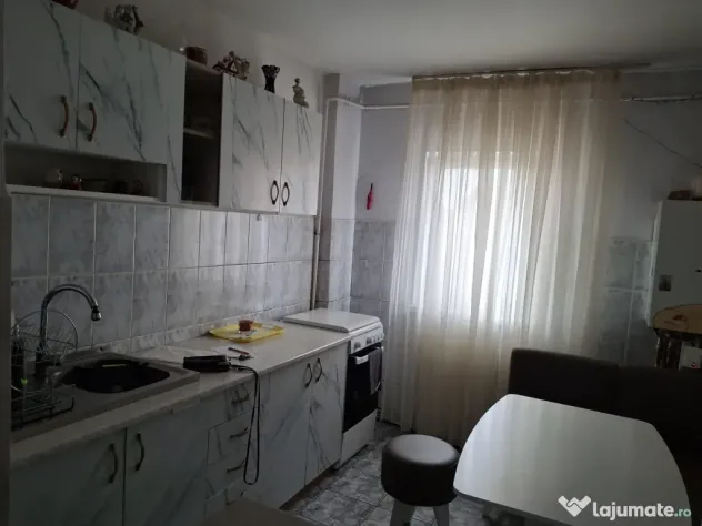 Închiriez apartament 2 camere Valea Aurie Sibiu, mobilat, lift, centrală proprie