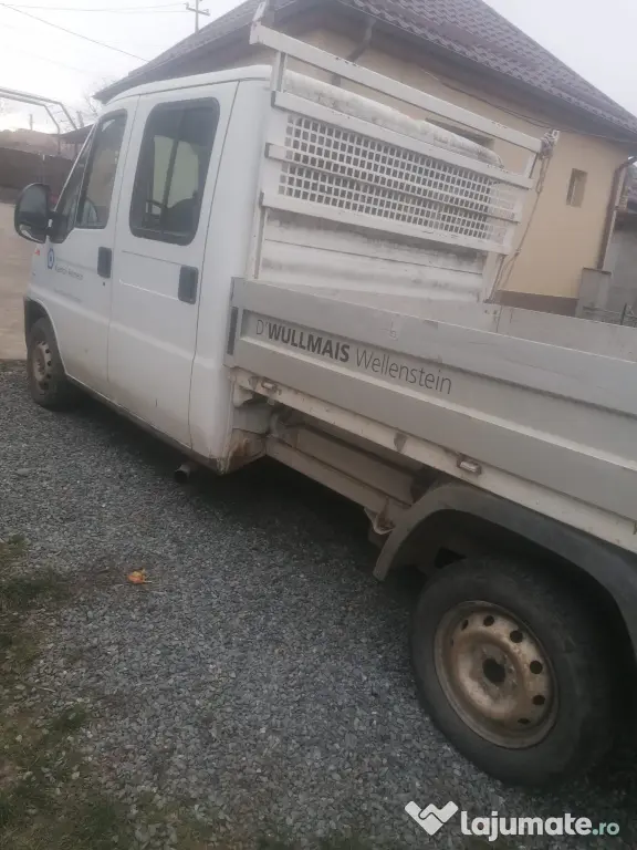 Vând autoutilitară