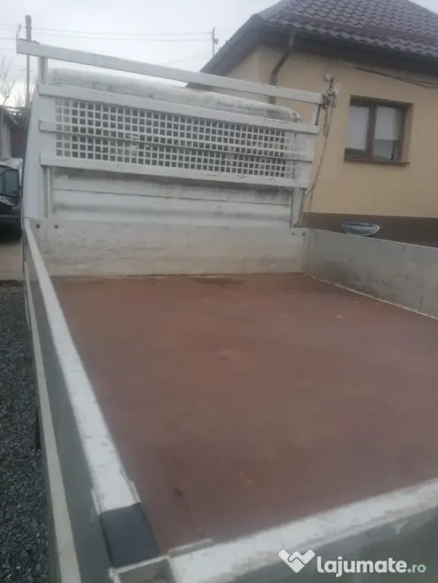Vând autoutilitară