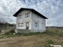 Casa de vanzare , zona Uriu, teren de 30 arii