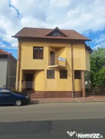 Casa de vanzare, 395 mp, zona Cotu Mic