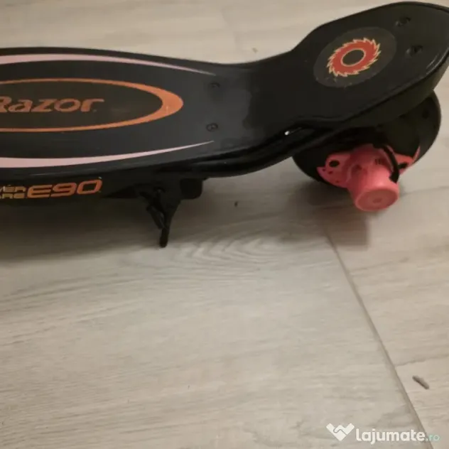 trotineta electrica Razor E90
