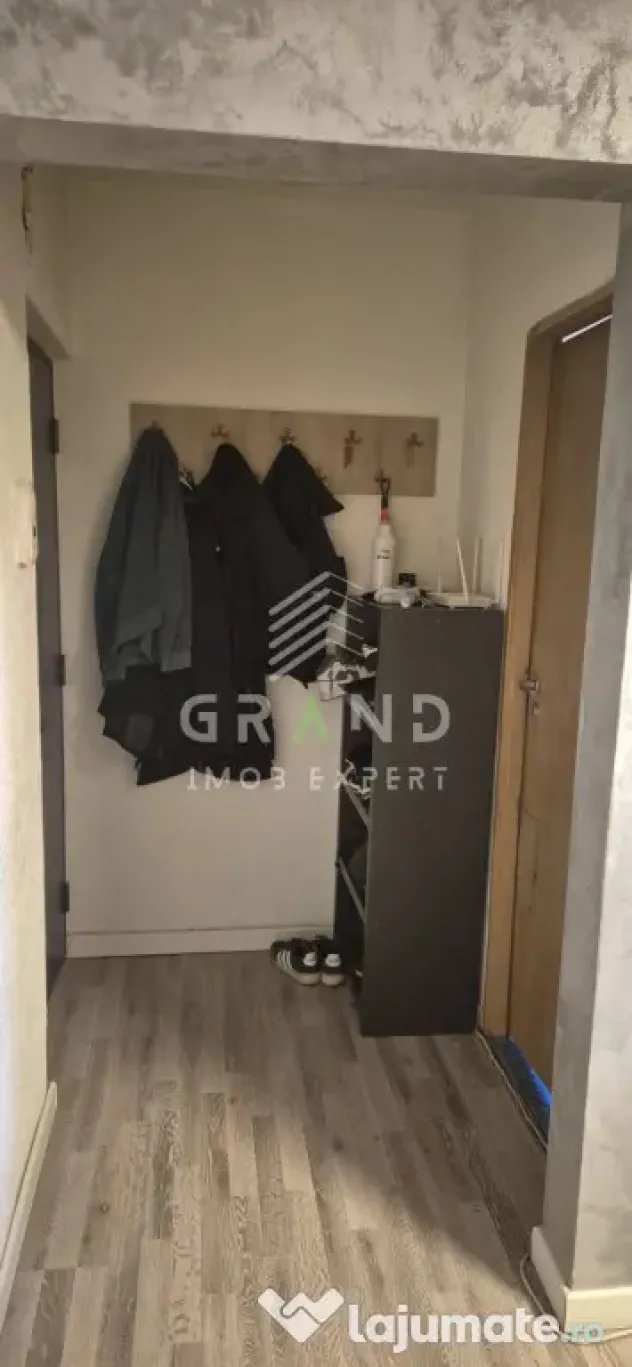 Apartament 3 camere decomandate, etaj intermediar, în Grigo