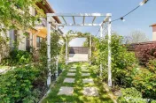 Casa cu suflet si gradina spectaculoasa 