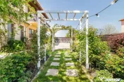 Casa cu suflet si gradina spectaculoasa 