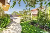 Casa cu suflet si gradina spectaculoasa 