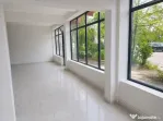 DE INCHIRIAT - renovat - parter si etajul 1 - stradal