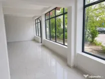 DE INCHIRIAT - renovat - parter si etajul 1 - stradal