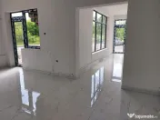 DE INCHIRIAT - renovat - parter si etajul 1 - stradal 